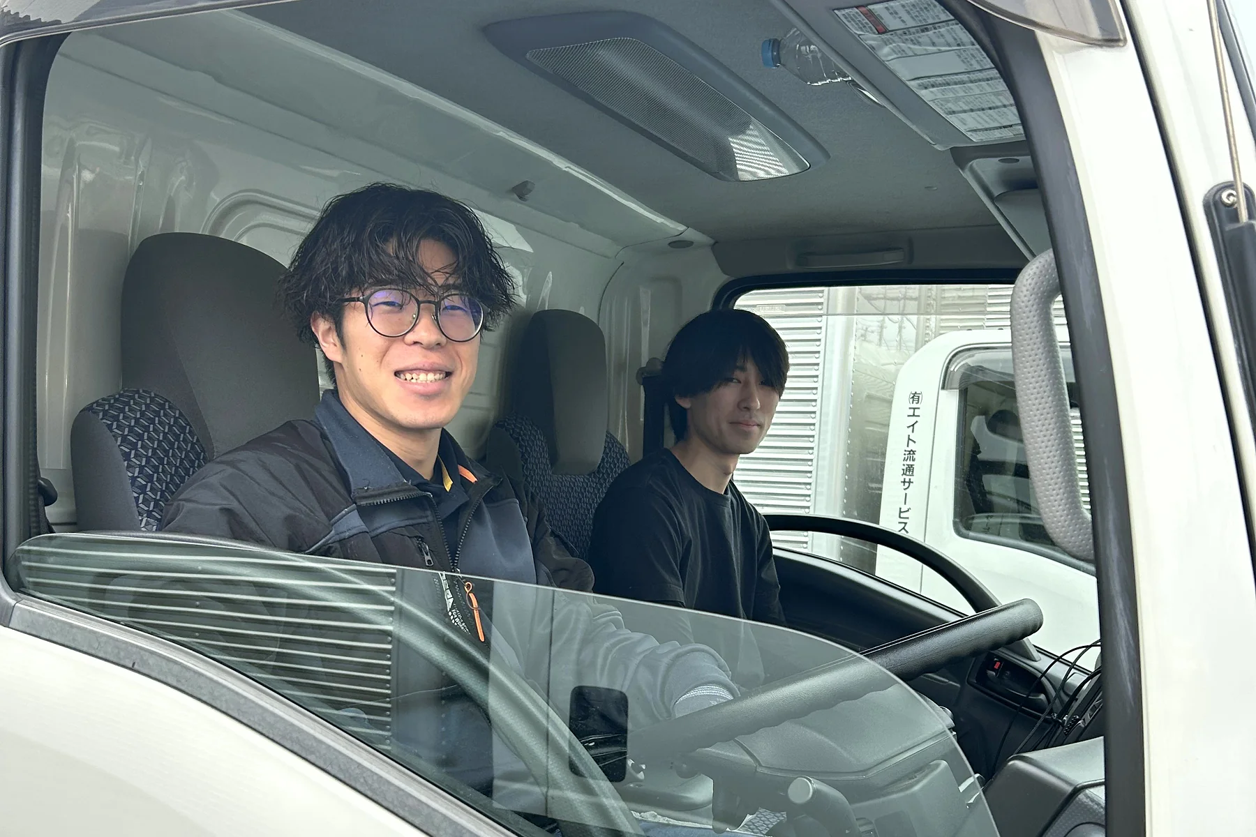 2人1組で現場へ向かうところ